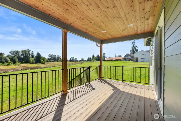 Photographs are for illustrative purposes only. Features, finishes, interior/exterior colors, landscaping and floorplan shown may vary from actual homes built.