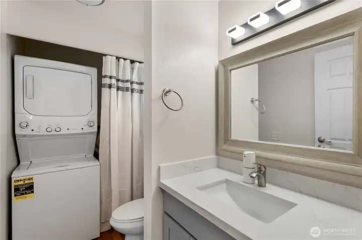 1/2 bath newly done, W/D