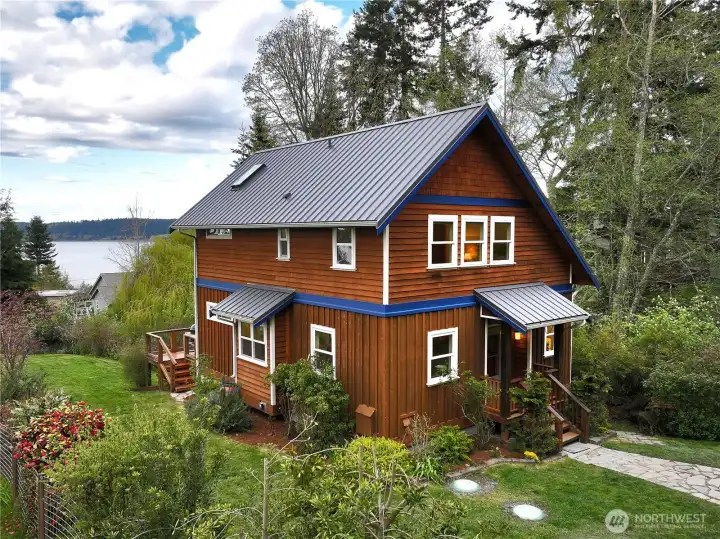 Custom craftsman meticulously maintained