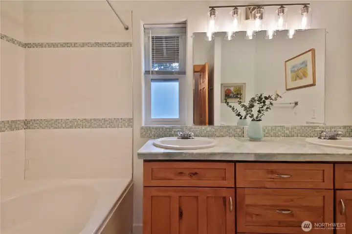 Fill bathroom with soaker tub