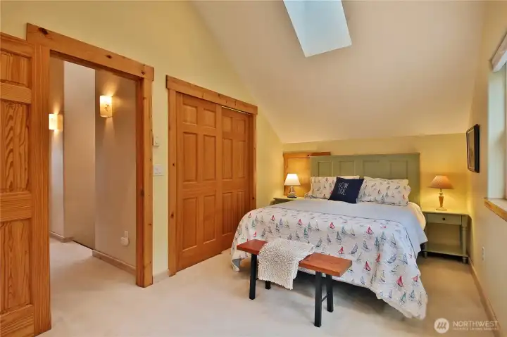 Second bedroom with queen bed