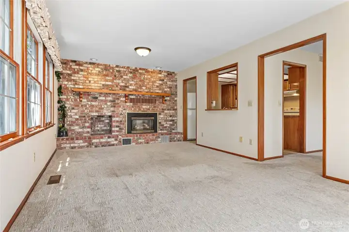 This room is light and bright as well.