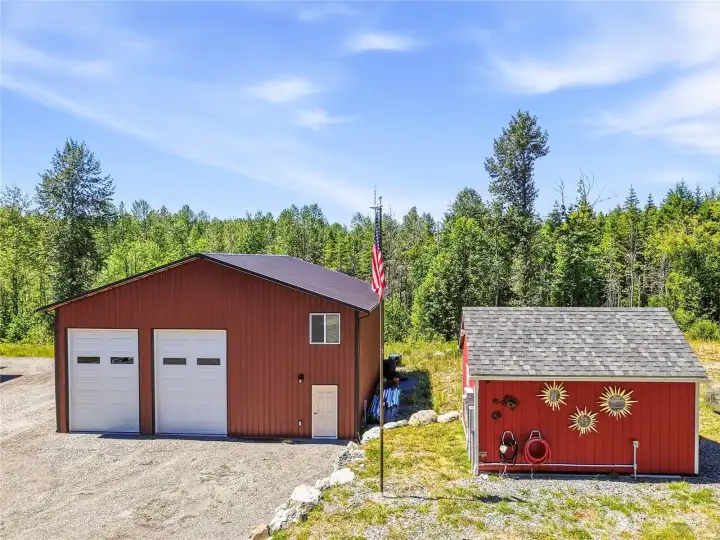 Little insulated shed has overflow space to include electricity and water. Little insulated shed has overflow space to include electricity and water.