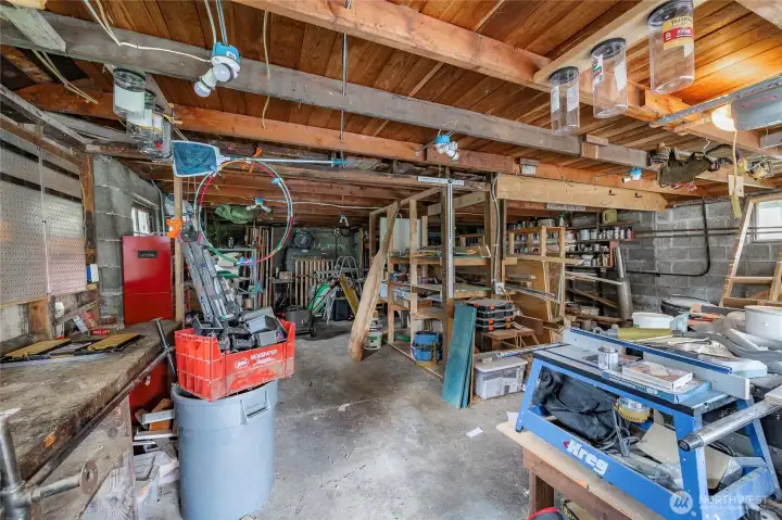 Garage/Shop (840 Sq Ft)