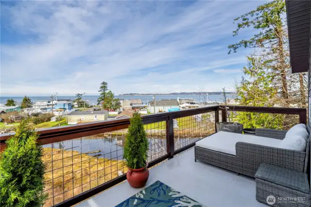 2nd floor deck...dreamy!