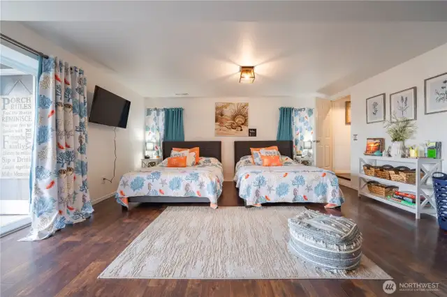 Step from this charming studio straight into nature—relax in the hot tub or launch a kayak just steps away!