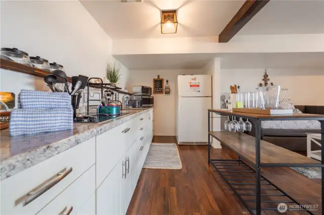 A thoughtfully designed studio kitchen, ideal for guests, rentals, or entertaining.