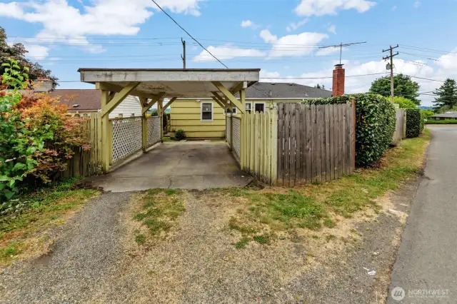 Detached carport at the back of the house