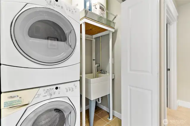 Picture of the convenient stand-alone sink