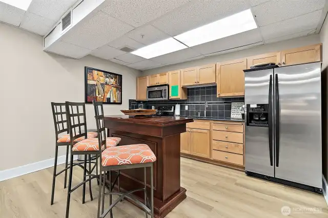 Full kitchen in the owner's lounge allowing you to prepare meals or snack with ease.
