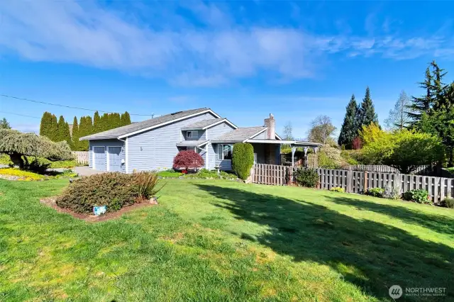 Even Front Yard area is good sized