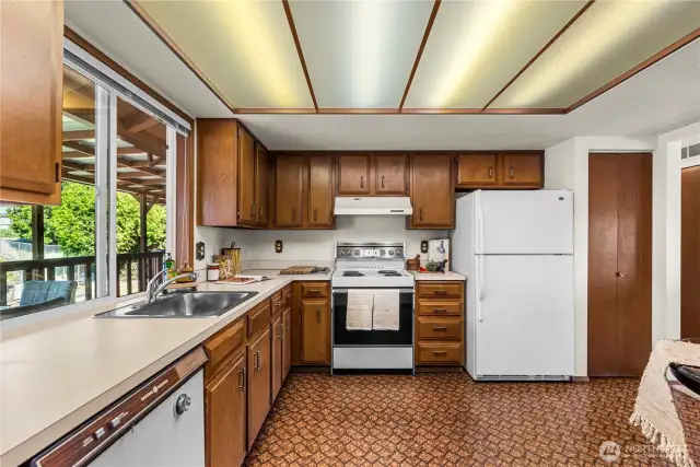 Open kitchen with so many possibilities.