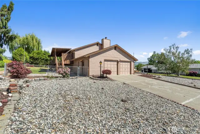 Large driveway entry.