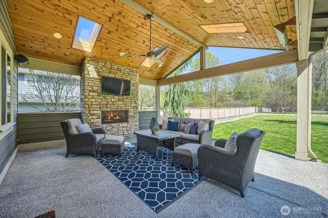An entertainer’s dream and the family’s favorite spot, this heated outdoor room offers comfort year-round—with misting for hot summer days, a fan for airflow, and a fireplace to cozy up on cooler afternoons. Perfect for relaxing and gathering in style.