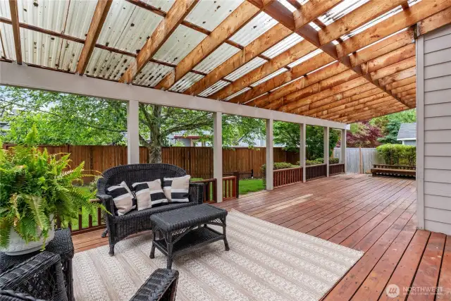 Take pleasure in the covered deck, which is ideal for barbecues and relaxation.
