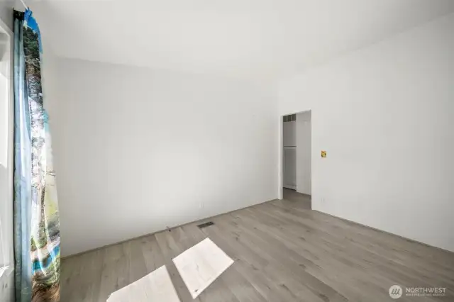 Office/den.