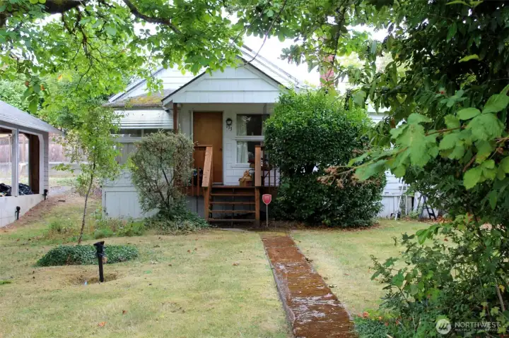 844sf home on 5500sf lot