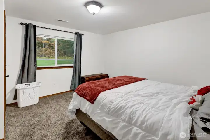 2nd bedroom