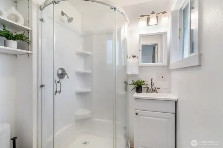 Primary Bedroom's 3/4 bath