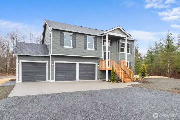 Photographs are for illustrative purposes only. Features, finishes, interior/exterior colors, landscaping and floorplan shown may vary from actual homes built