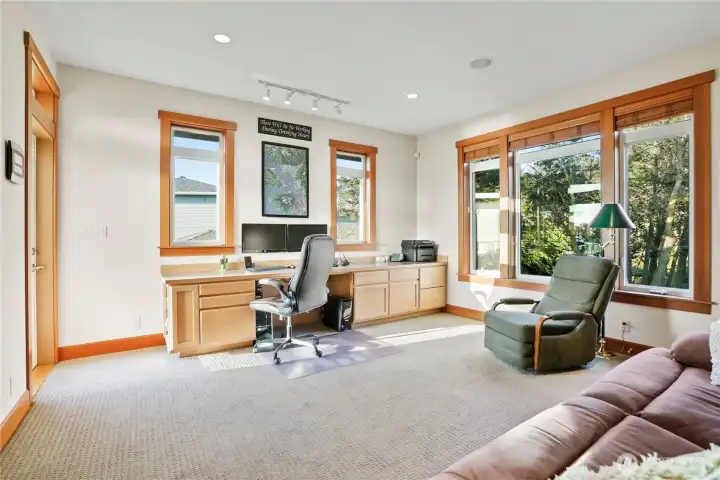 Large office or extra bedroom on the main floor