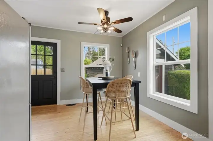 Eating nook adjacent to kitchen.