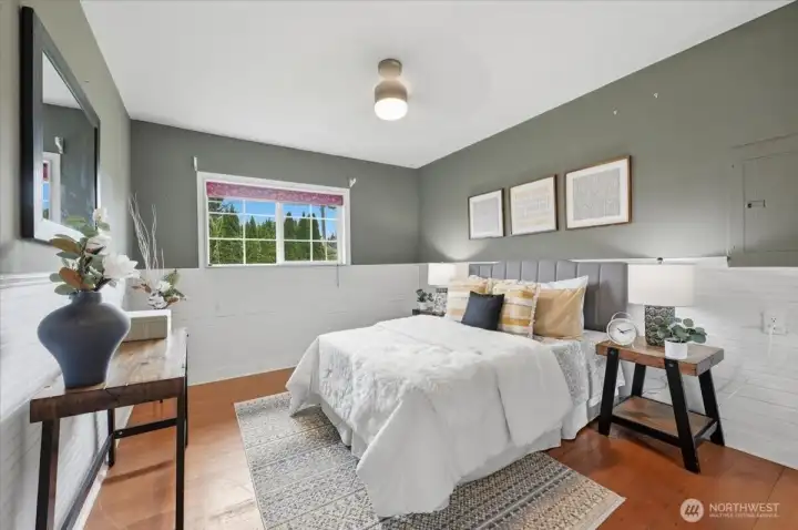 Guest bedroom.