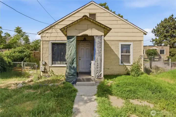 2 bedroom home at 620 S. Chelan