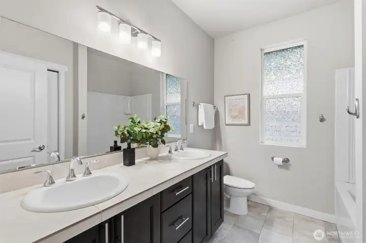 Full Hallway Bath - Upper Floor Full Hallway Bath - Upper Floor