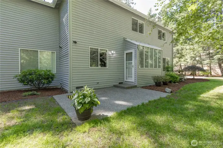 Back patio with easy access to the kitchen and breakfast nook.