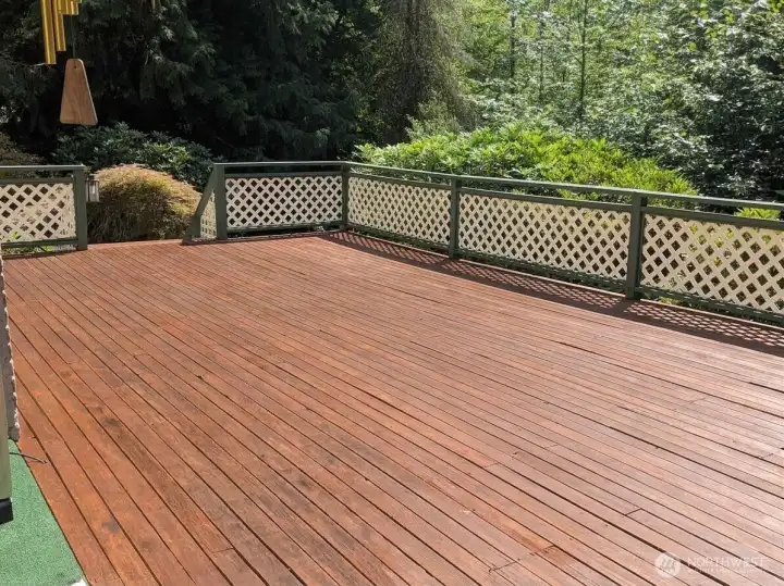 Huge entertainment-sized deck w/ Western exposure! Huge entertainment-sized deck w/ Western exposure!