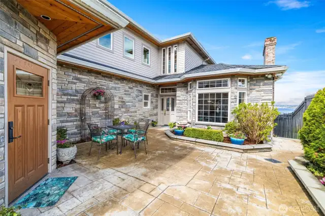 Welcoming courtyard.