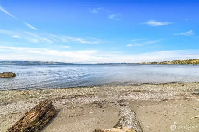Sandy beach, perfect for swimming, kayaking, collecting shells or fishing. So much to love about this special home.