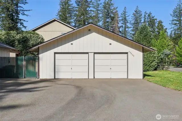 Detached garage