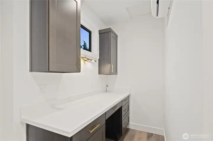 Upstairs study/den...