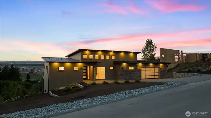 Peacefully located yet just minutes to I-5, Downtown Mount Vernon, shops, restaurants & more!