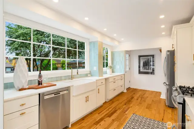 Stunning kitchen overlooking the backyard