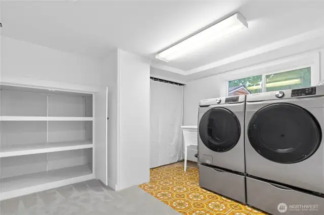 2022 full-size washer & dryer with a custom built laundry pass.