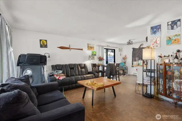 Living room/ dining area