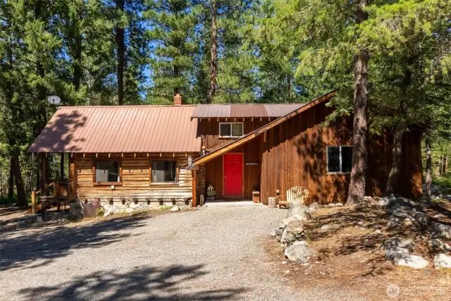 Welcome to 23 East Buttermilk Creek Road - a sylvan retreat in the Twisp River Valley