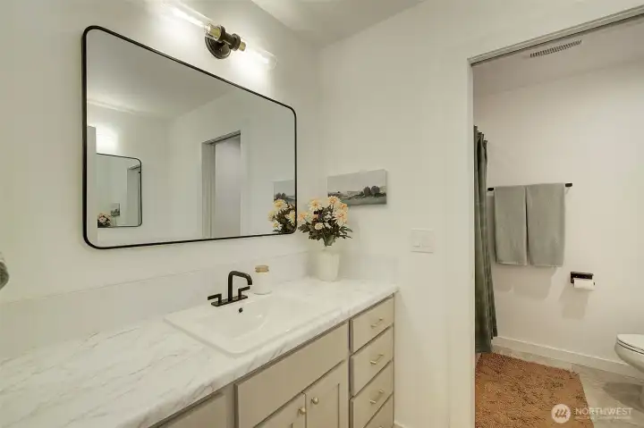 Second level full bath