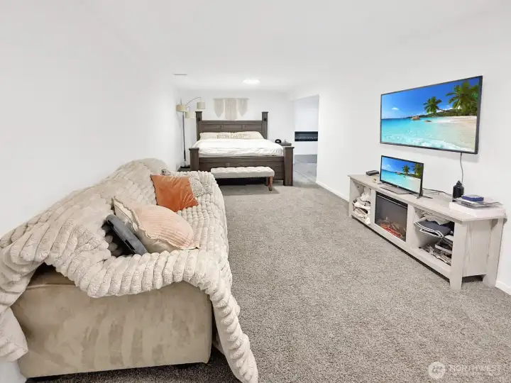 Lower level sitting area in the primary suite!