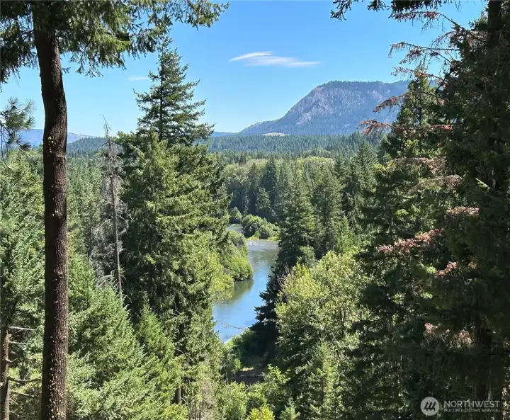 Designed to capture the stunning views of the Yakima River and Peoh Point