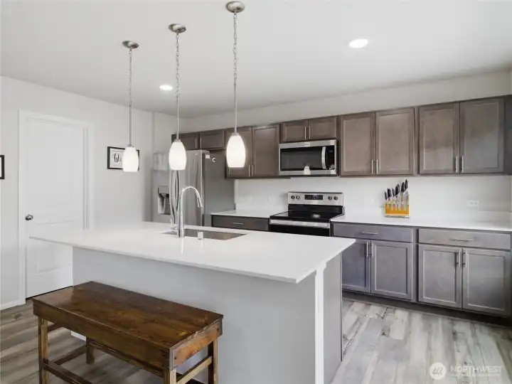 Quartz countertop kitchen