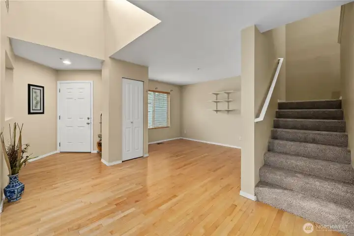 Come on in to this light, bright fully refreshed home. Come on in to this light, bright fully refreshed home.