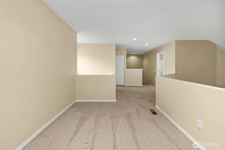 The upstairs loft - so much room! The upstairs loft - so much room!