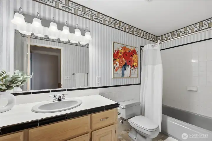 Main House: Upstairs full bath