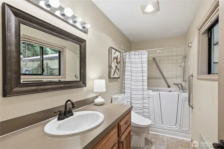 Main House: Upstairs full bath in primary suite