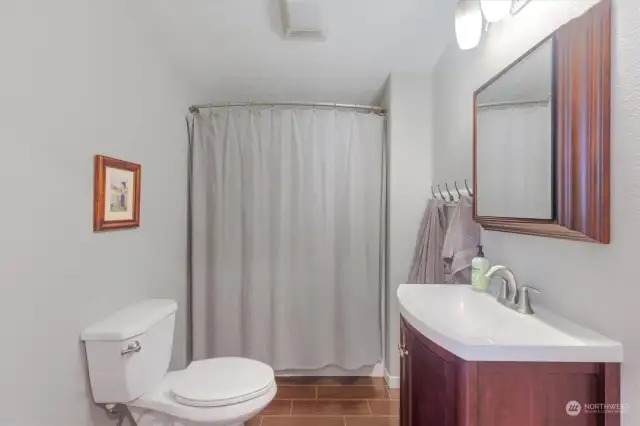 Upper Full Bathroom