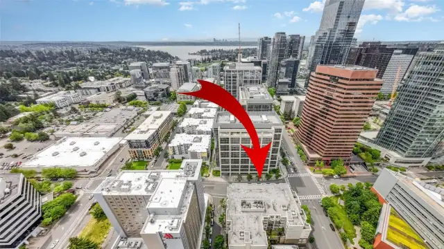 Your urban sanctuary awaits! No rental cap! Great investment opportunity in Bellevue’s prime location.